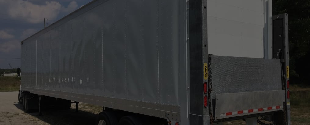 White Trailer with liftgate